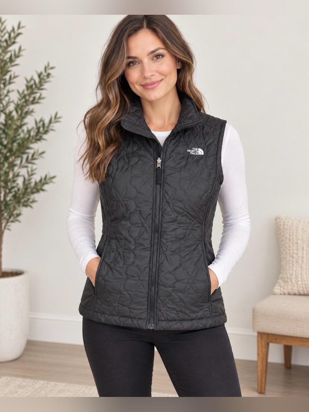 The North Face Women’s M Black Quilted Insulated Vest Full Zip Outdoor Hiking